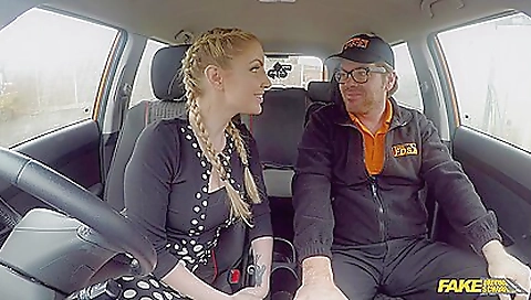 Sexy blonde like net and ready to fuck