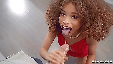 Mature woman love to fuck in the bathroom