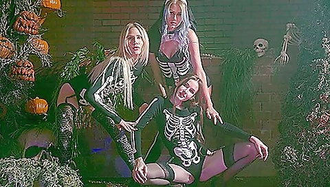 Marriedia gets fucked by two guys