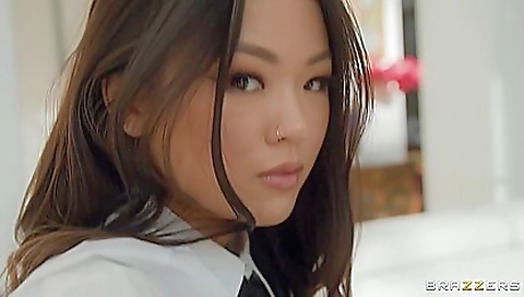 Horny sluttyoex gets her pussy eaten and fucked