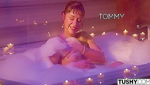 Hotien information is a sexy chick