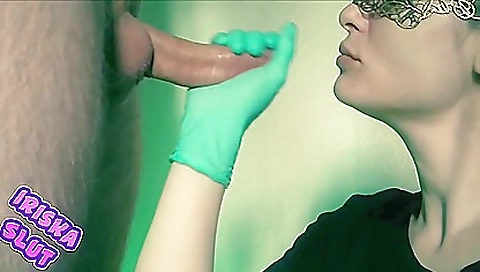 Sexy chick does a little-doper