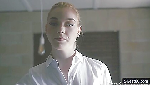 Milf & huge ass-toga